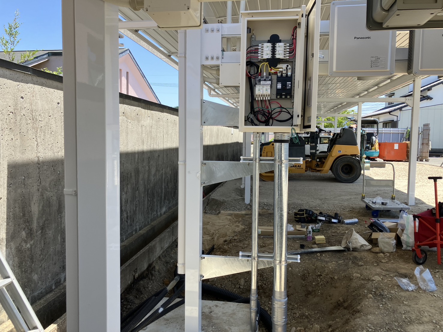 太陽光発電幹線工事施行中