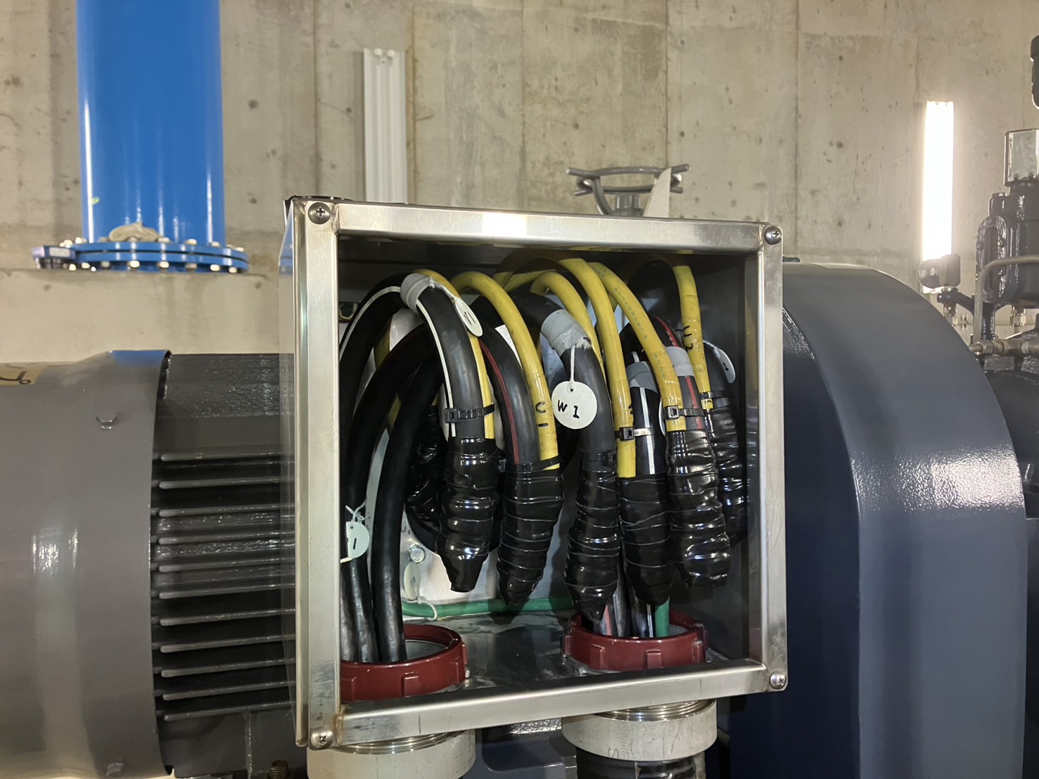 伊万里市配水ポンプ用モーター結線作業